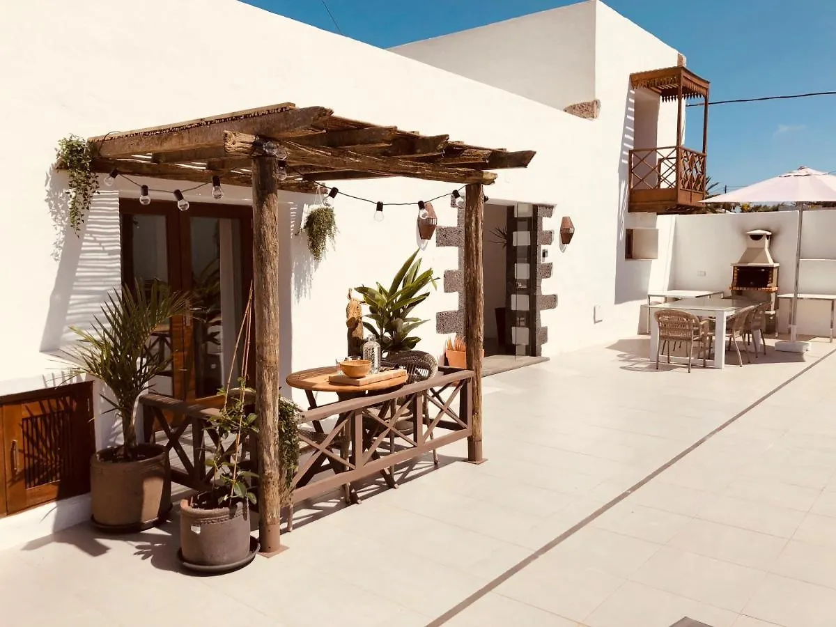 Sala Botanica Studio - Shared Pool - Central Island Location - 10 Mins Drive To Famara And La Santa Tiagua
