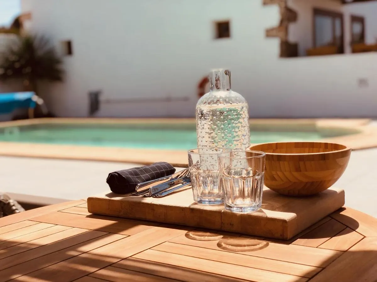 Apartment Sala Botanica Studio - Shared Pool - Central Island Location - 10 Mins Drive To Famara And La Santa Tiagua
