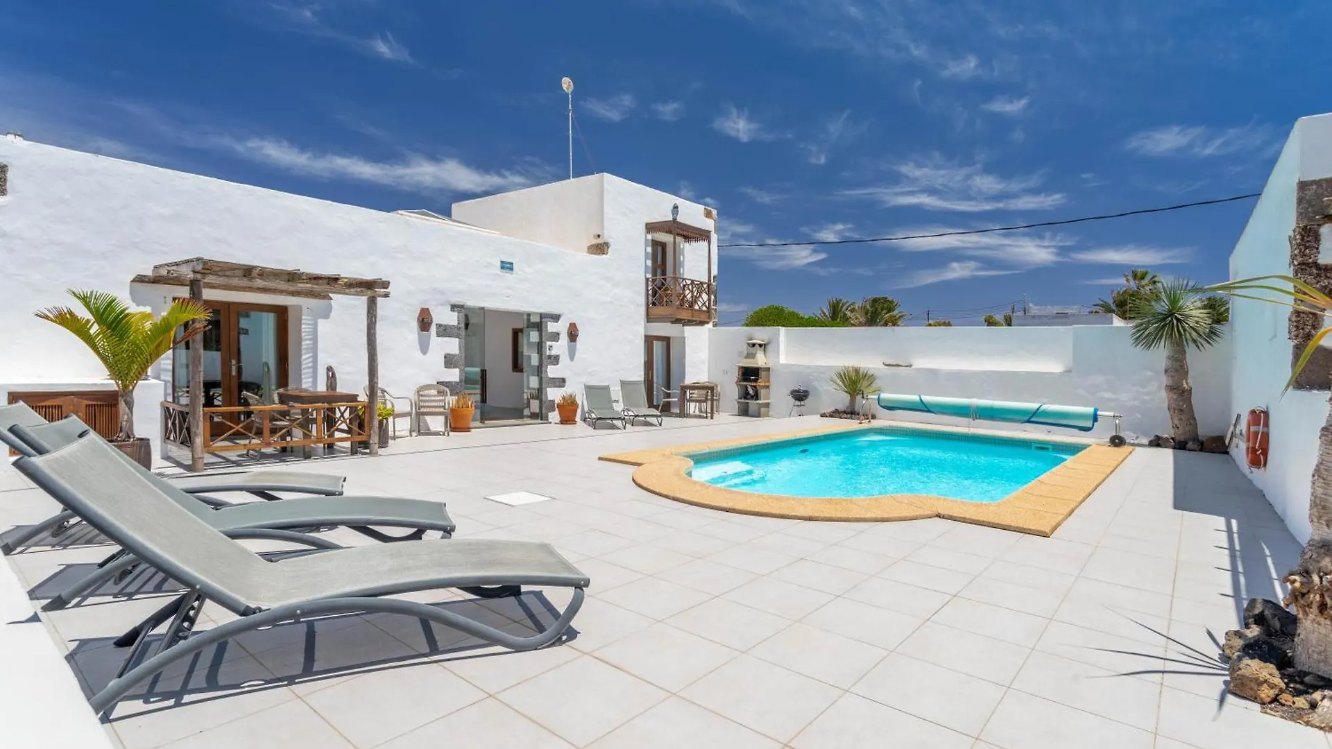 Sala Botanica Studio - Shared Pool - Central Island Location - 10 Mins Drive To Famara And La Santa contacts