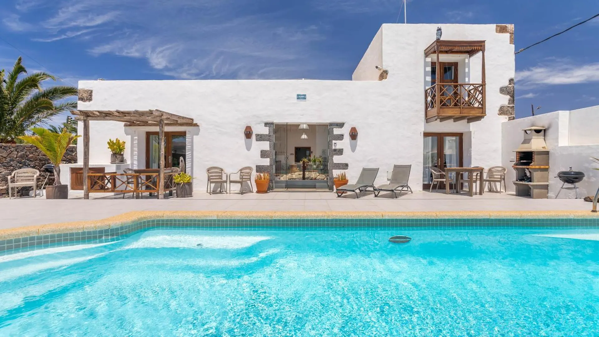 Sala Botanica Studio - Shared Pool - Central Island Location - 10 Mins Drive To Famara And La Santa Tiagua 0*,  Spain
